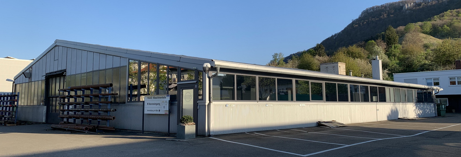 Firmengebäude der HAAS Maschinenteile GmbH in Dettingen an der Erms